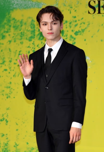 [TEN 포토] 세븐틴 버논 '조각의 버카프리오'