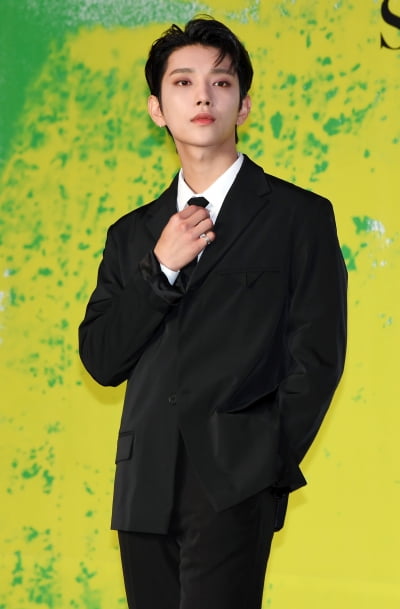 [TEN 포토] 세븐틴 조슈아 '뱀파이어의 멋짐'
