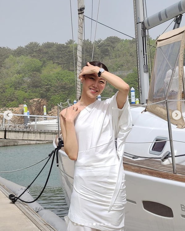 공효진, 가슴 밑에 바로 붙은 치마까지 소화[TEN★]