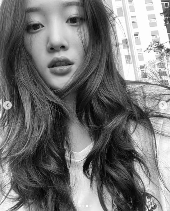 정채연, 햇빛의 질투가 만든 거수경레 [TEN★]