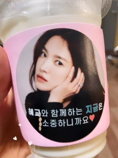 송혜교, 2년 만에 드라마 복귀...커피차 응원 "김은숙 작가님 감사"[TEN★]