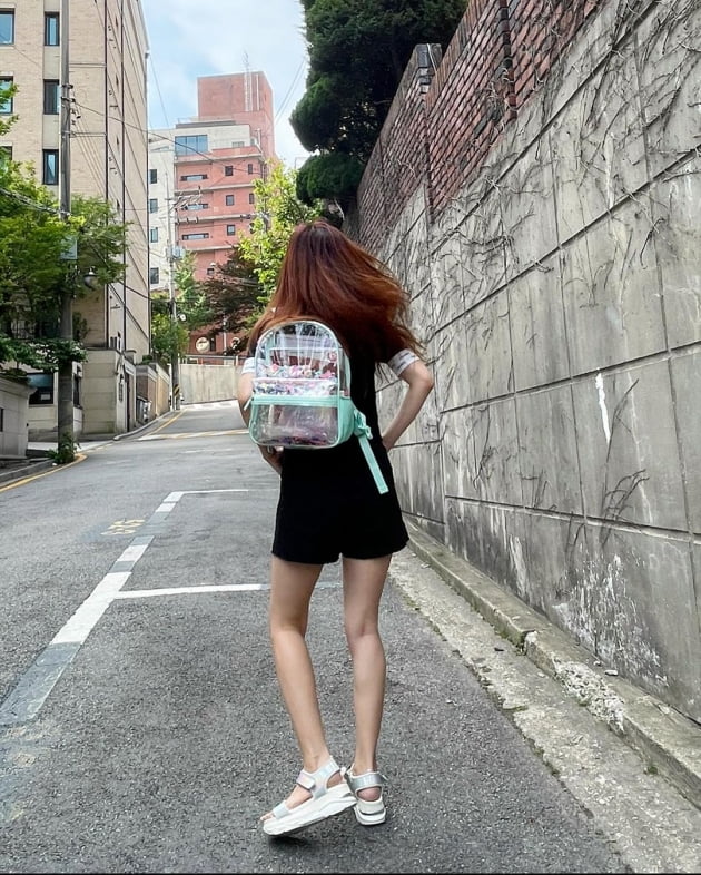 '한재석♥' 박솔미, 명품 C사 로고로 포인트 준 월요 등원룩 [TEN★]