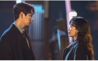 서현진X윤박, 버스정류장 투샷 공개 ('너는 나의 봄')