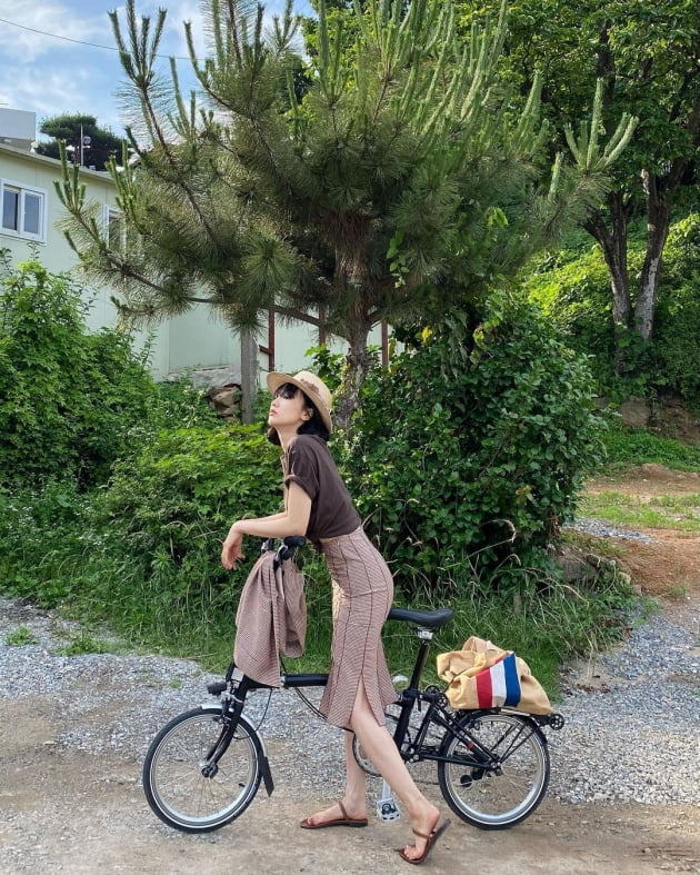 '류수영♥' 박하선, 치마 입고 자전거 "좋을 줄 알았는데" [TEN★]
