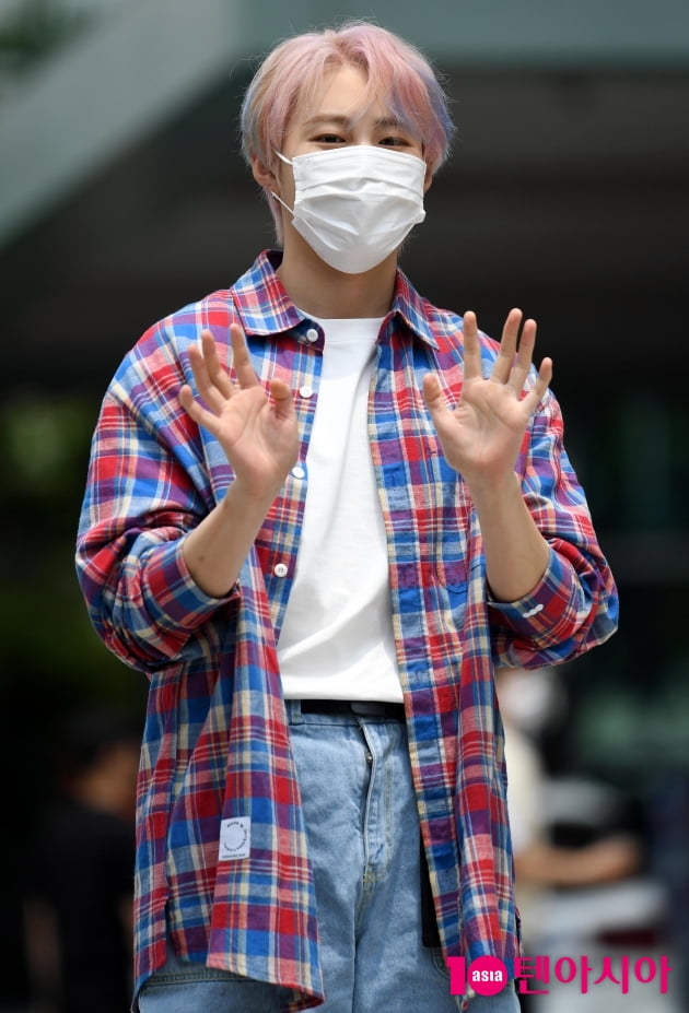 [TEN 포토] 하성운 '반가워요'