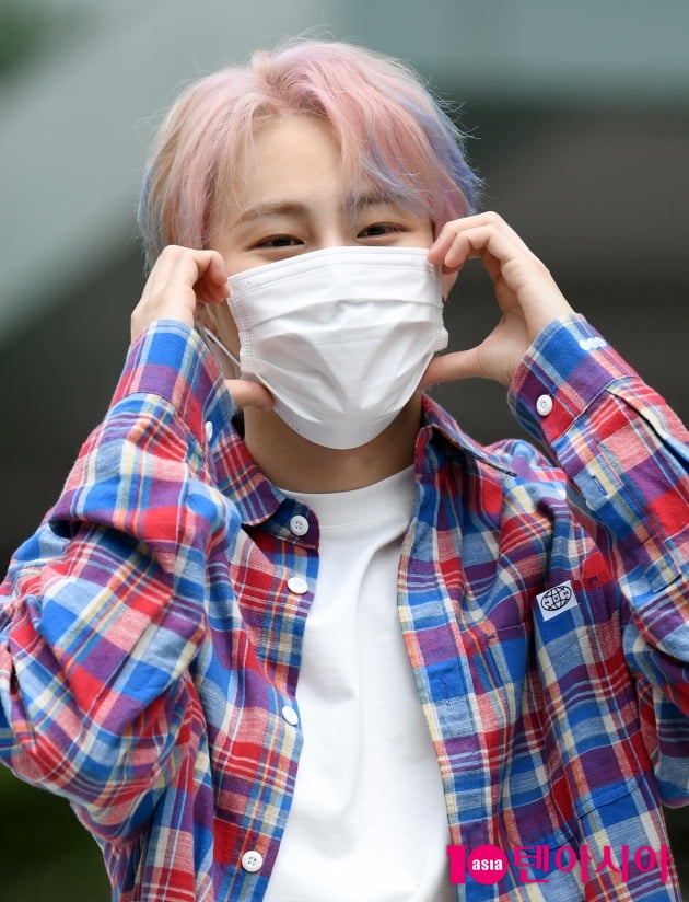 [TEN 포토] 하성운 '달콤한 볼하트'
