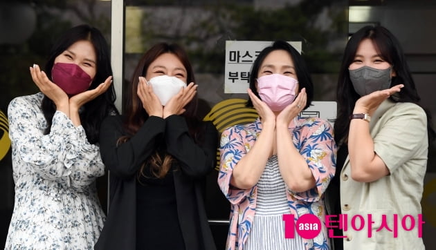 [TEN 포토] 빅마마 '꽃받침 요구에 까르르 웃음이 떠나지않네'