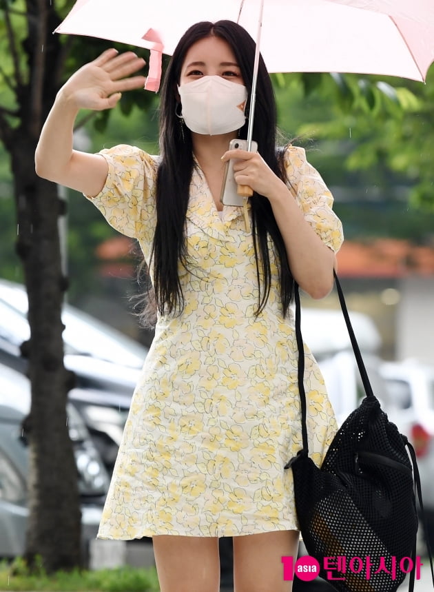 [TEN 포토] 브레이브걸스 유정 '청순 러블리 인사'