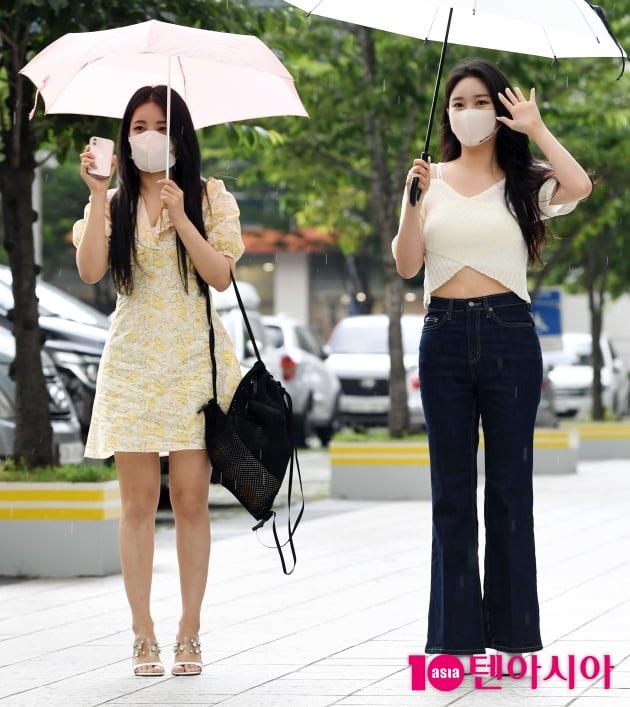 [TEN 포토] 브레이브걸스 유정-민영 '소나기도 질투하는 미모'