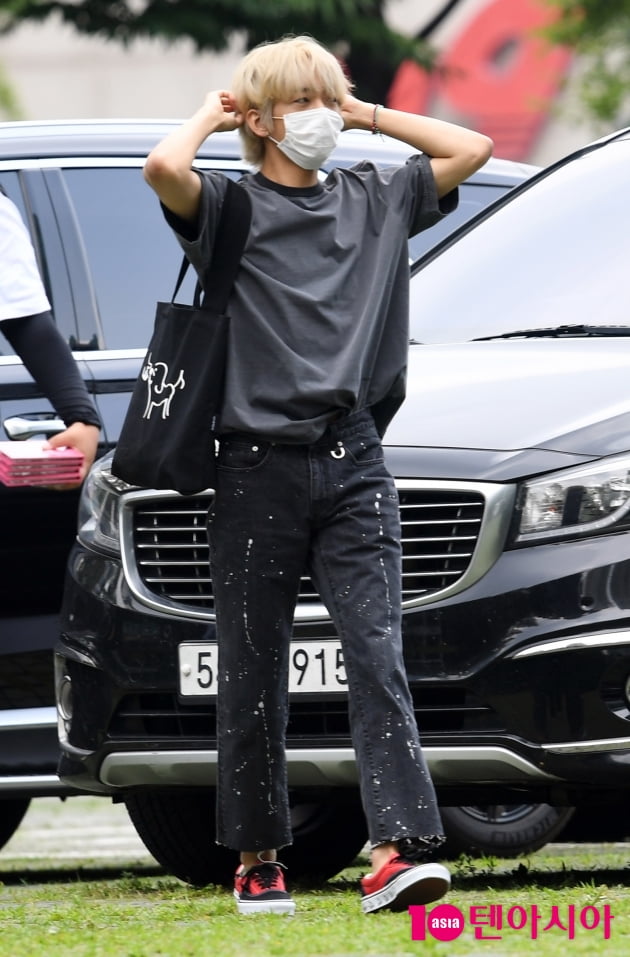 [TEN 포토]이승윤 '화보같은 출근길'