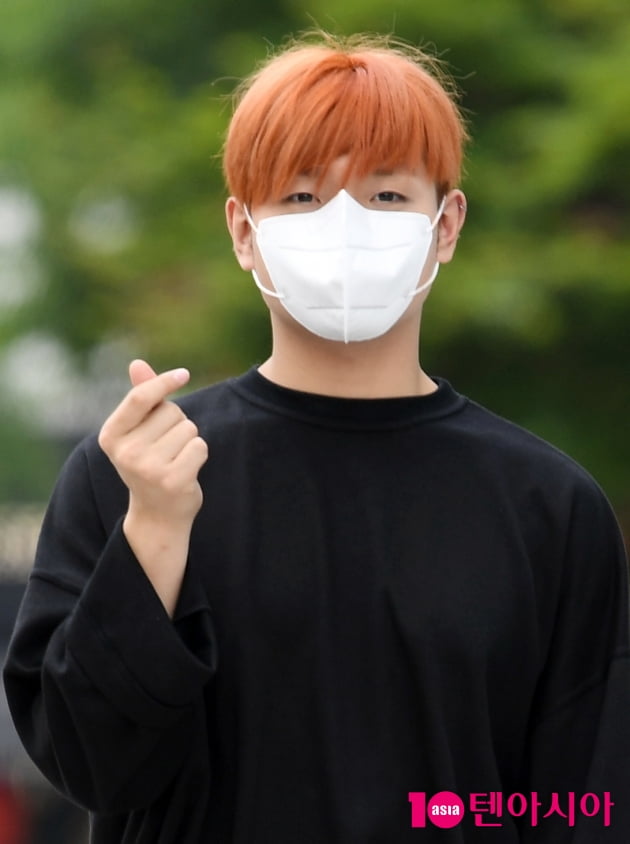 [TEN 포토] 샘김 '손하트도 러블리'