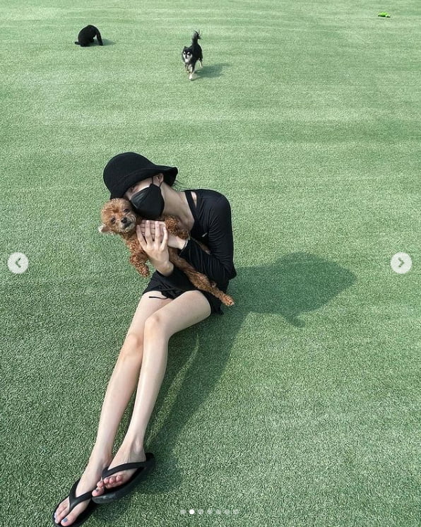 강지영, 길고 긴 각선미 뽐내는 포즈[TEN★]