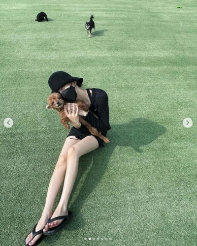 강지영, 길고 긴 각선미 뽐내는 포즈[TEN★]