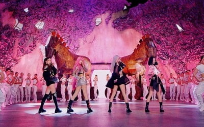 블랙핑크 'How You Like That' 9억뷰 "'뚜두뚜두'보다 50일 단축"