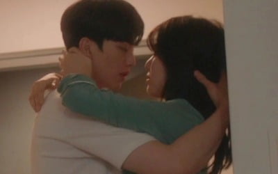 한소희X송강, 현관 앞 입맞춤 "오늘(26일) 19금 편성"