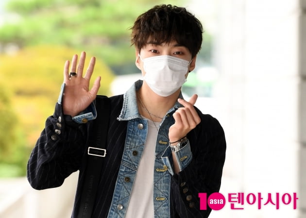 [TEN 포토] 위너 강승윤 '열심히 포즈취하는 장인'