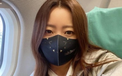 '서양비만' 김희선, 비행기서도 빛나는 미모… 송윤아 "잘 다녀와" [TEN★]