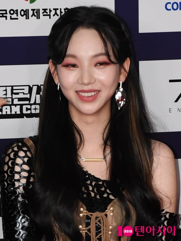 [TEN 포토] 에스파 카리나 '점점 빠져드는 미소'