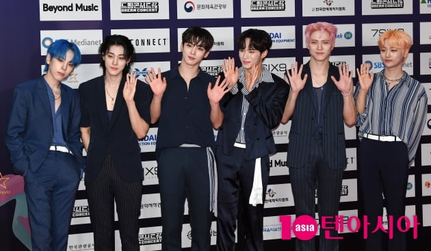 [TEN 포토] 위아이 '꿀 떨어지는 눈빛'