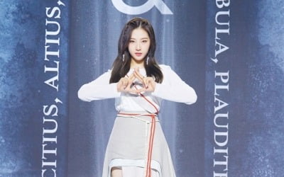 이달의소녀 하슬 "2년6개월만 활동 긴장돼, 믿기지 않는다"