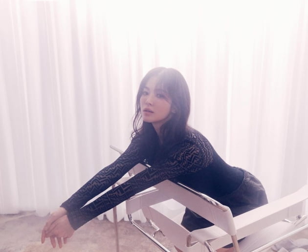송혜교, 끈원피스부터 가운까지 '독보적 우아美+그윽한 눈빛' [TEN★]