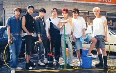빌보드 점령한 방탄소년단, '핫100' 5주 연속 1위 이어 글로벌 차트 싹쓸이