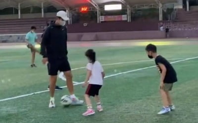 한혜진 "푹 빠졌다"… ♥기성용, 7살 딸과 축구 삼매경 [TEN★]