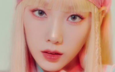 소녀시대 태연, 금발 바비인형의 의인화