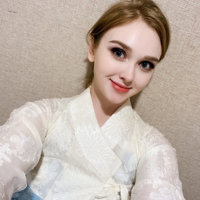 "친할아버지도 참전"…마리아, 한국전쟁 참전용사 공식 손녀 등극