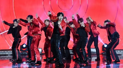 [TEN 포토] 오메가엑스 '완벽한 칼군무'