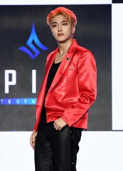 [TEN 포토] 오메가엑스 세빈 '화보같은 포토타임'