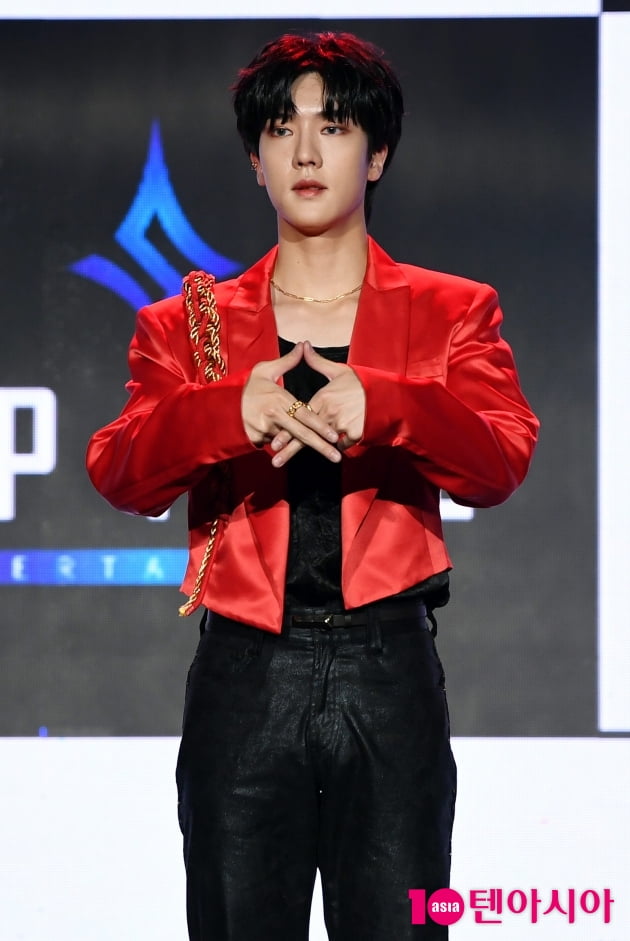 [TEN 포토] 오메가엑스 정훈 '시그니처 포즈'