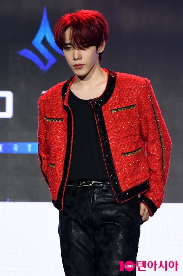 [TEN 포토] 오메가엑스 젠 '강렬한 눈빛'