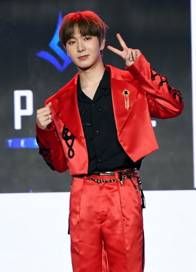 [TEN 포토] 오메가엑스 케빈 '귀엽게 브이'