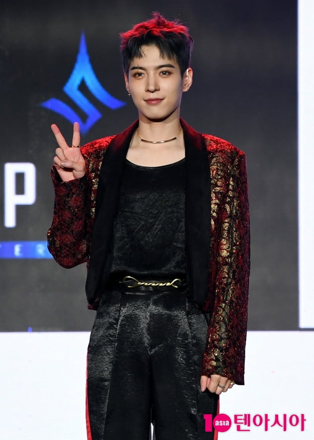 [TEN 포토] 오메가엑스 휘찬 '짙은 남성미'