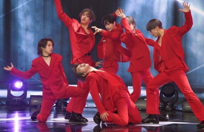 [TEN 포토] 저스트비 '불타오르는 열정으로'