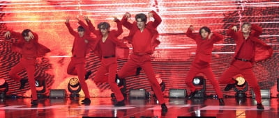 [TEN 포토] 저스트비 '빛나는 무대'