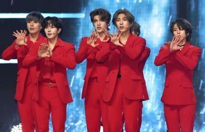 [TEN 포토] 저스트비 '퍼포먼스 장인등극'