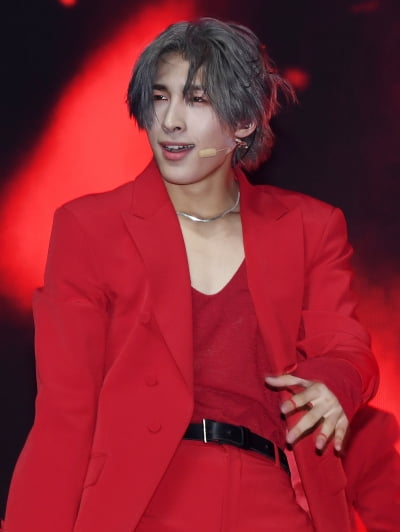 [TEN 포토] 저스트비 임지민 '느끼한 눈빛'