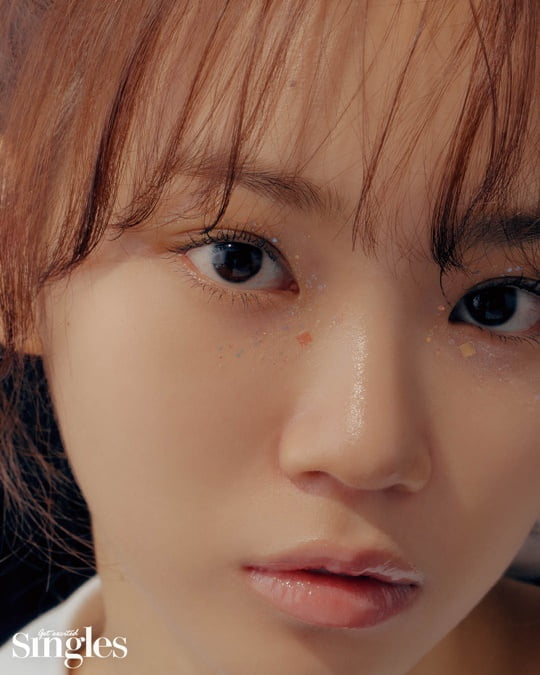 아이즈원 출신 은비X채원, 치명적 분위기의 무결점 비주얼 [화보]