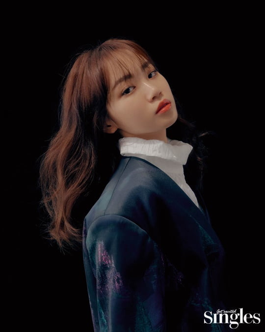 아이즈원 출신 은비X채원, 치명적 분위기의 무결점 비주얼 [화보]