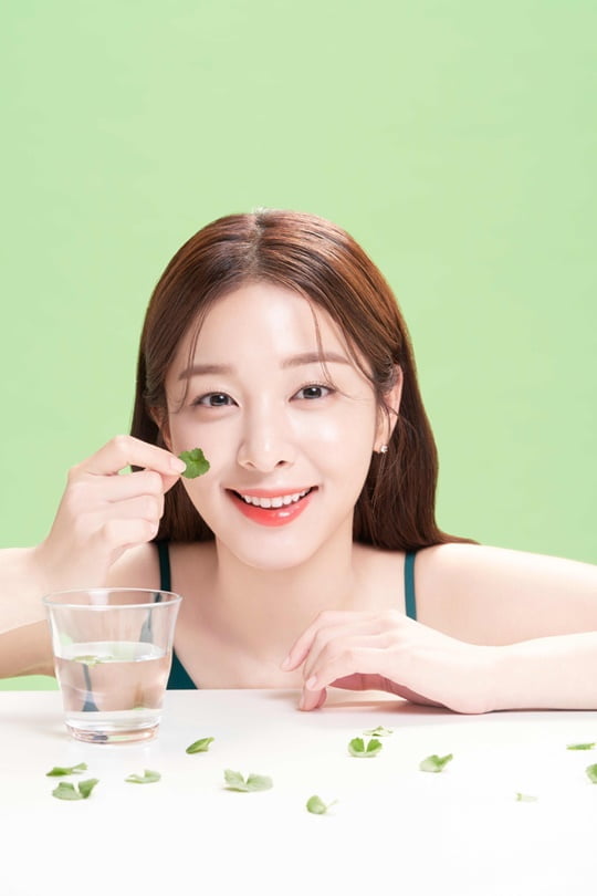 설인아, 피부미인이 담아낸 무결점 아름다움…뷰티 브랜드 화보 공개