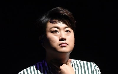 김호중, 폭행 혐의 입건…소속사 묵묵부답