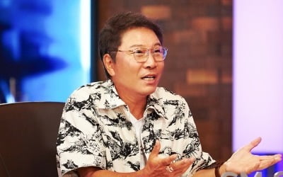 이수만, 50대 女기자에 50억 아파트 증여…SM "확인 불가"