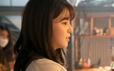 '알고있지만' 미술전공 한소희, 직접 그림까지…연기 열정 포착