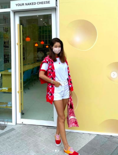 김빈우, 단화에도 완벽한 비율…핫팬츠에 드러난 명품 각선미 [TEN★]