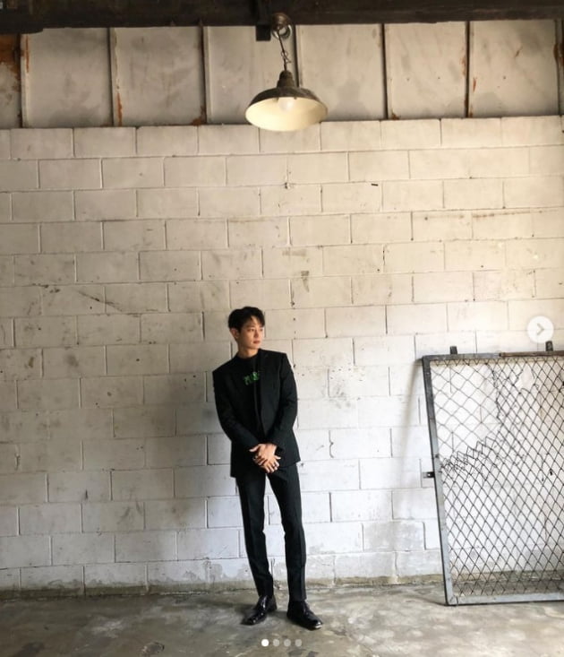 샤이니 민호, 머리부터 발끝까지 사랑스러워...시크 블랙[TEN★]