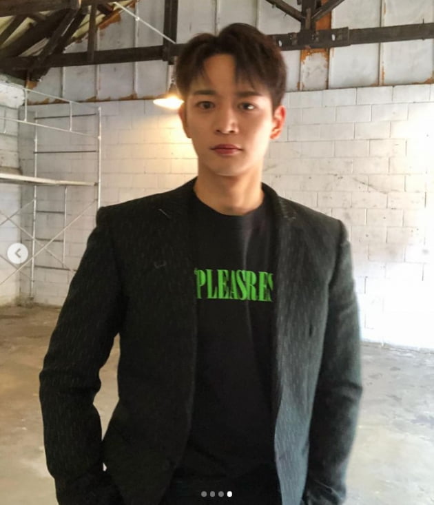 샤이니 민호, 머리부터 발끝까지 사랑스러워...시크 블랙[TEN★]
