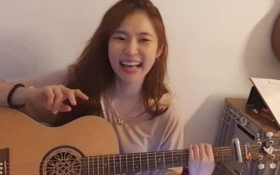 홍자, 기타 여신 등극 "오프되면 교습소 변신" [TEN★]