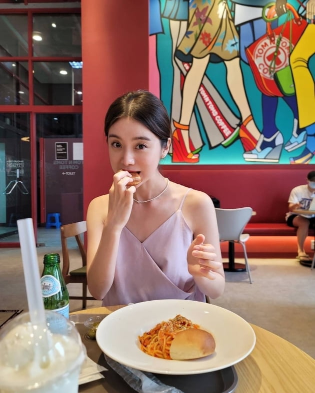 '신민철♥' 원더걸스 혜림, 이렇게 먹어도 말랐네…탄산수가 비결? [TEN★]
